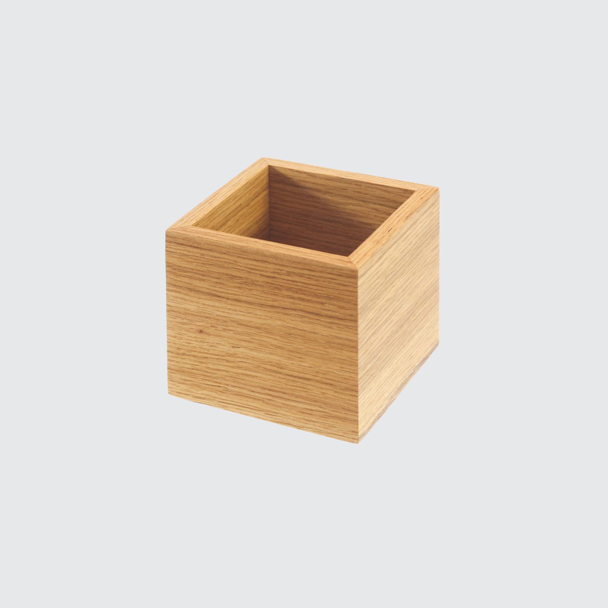 Magnetischer Holztopf für Pflanzen und Kräuter an der Küchenrückwand